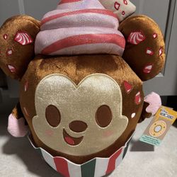 Disney Munchlings Peppermint Bark Cupcake Mickey 