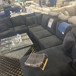 $2499 Black Sofa Sectional 🖤
