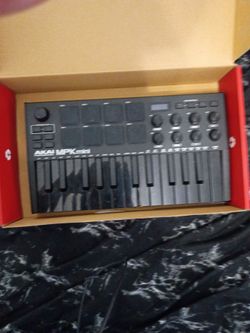 Mpk mini Pickup only works needs USB cable