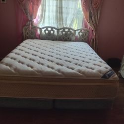 Queen Bed 