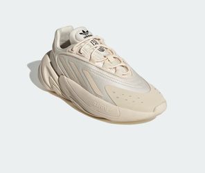 Tennis shoes size 4 1/2