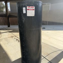 Chem-Tainer Industries 100 Gallon Vertical Water Storage Tank