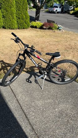 Trek 820 Mountain Bike – 26” Wheels – 13” Frame – Youth/Teen/Small Adult