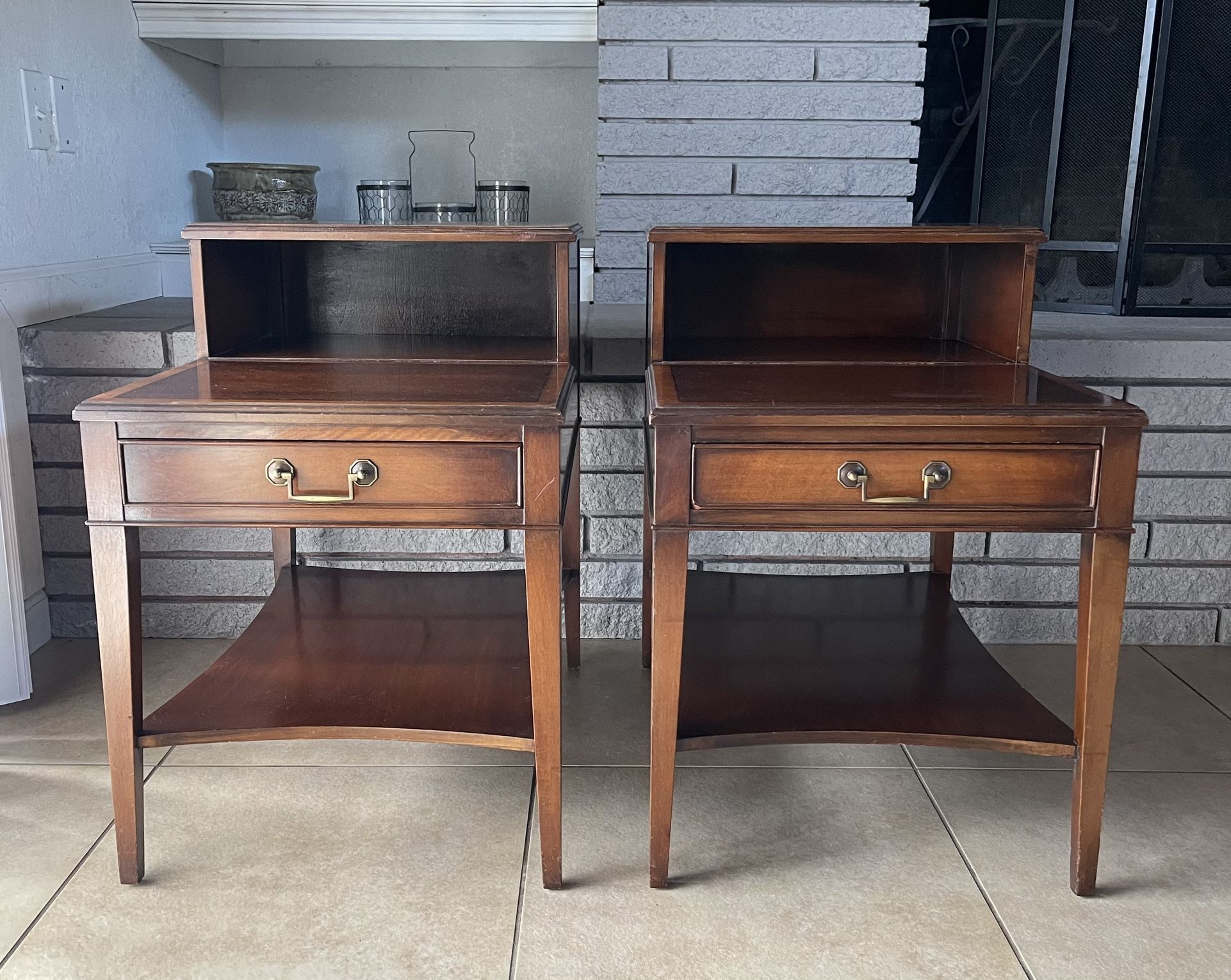 Antique Pair Of Hekman Mid-Century Solid Wood Mahogany Step End Tables Side Tables Nightstands Set Vintage