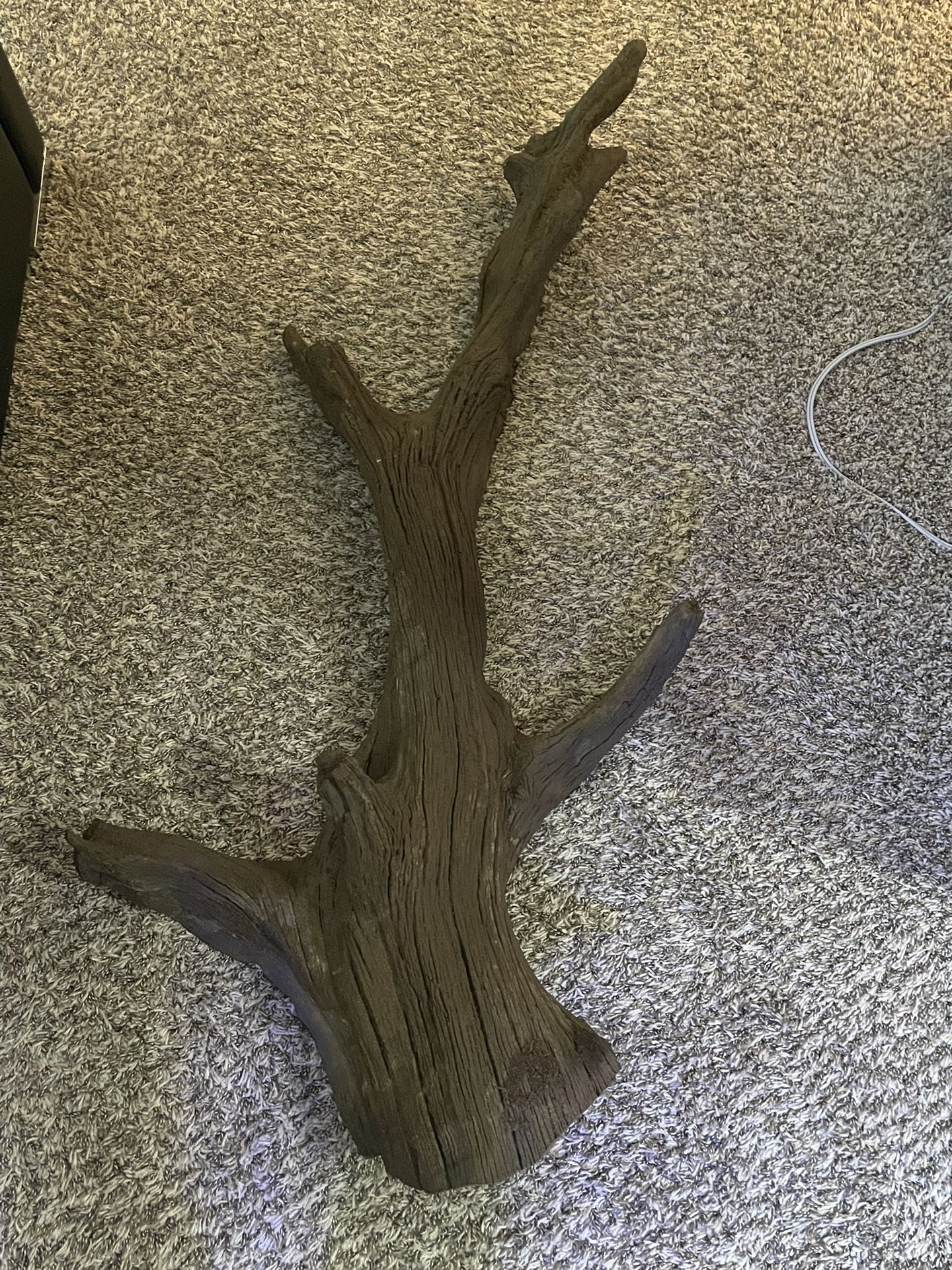 Universal Rocks Tree Branch For Pets