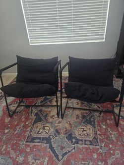 Black sling lounge chair