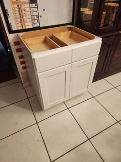 Beautiful 30-inch white bathroom vanity