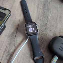 Apple Watch SE 2nd Gen  GPS 40 Mm With Plastic Hard Case 