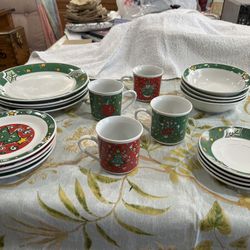 Gibson 4 Piece Xmas Dinner Set