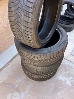 Set of 4 Pirelli Winter tires 255/45r19