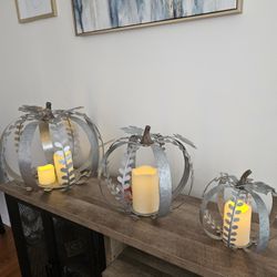 $45.00 - Fall/Thanksgiving Large & Lighted Pumpkins!  Metal/Candles/Batteries Included!  Like New With Tags!!