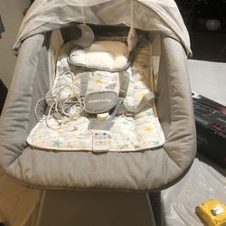 Baby seat with Bluetooth speaker