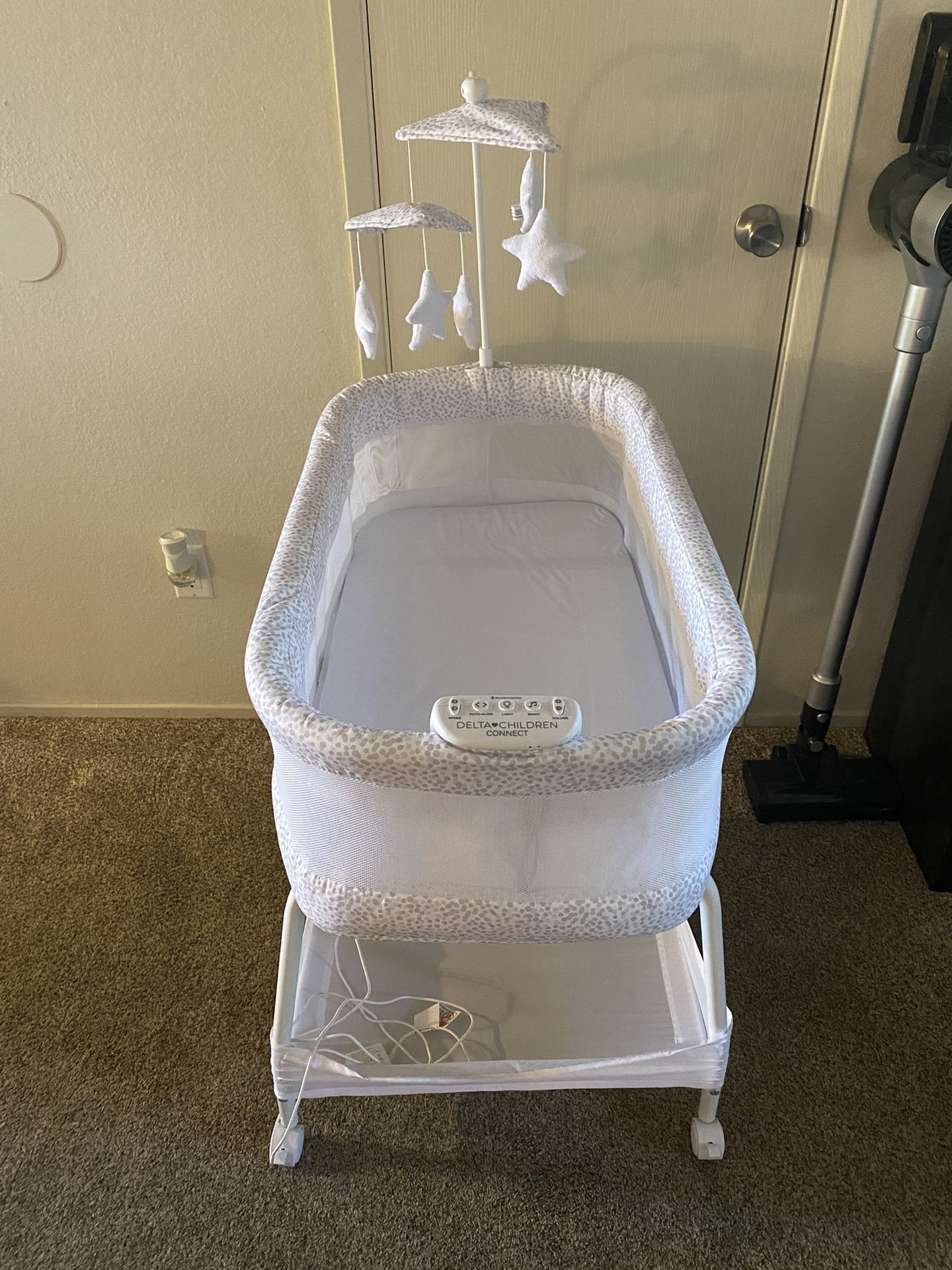 Delta Connect Bassinet