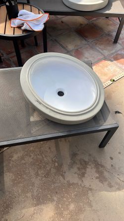Toto Under mount Sinks New Never Used