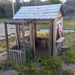 Wooden Playhouse/Dog House/Chicken Coop