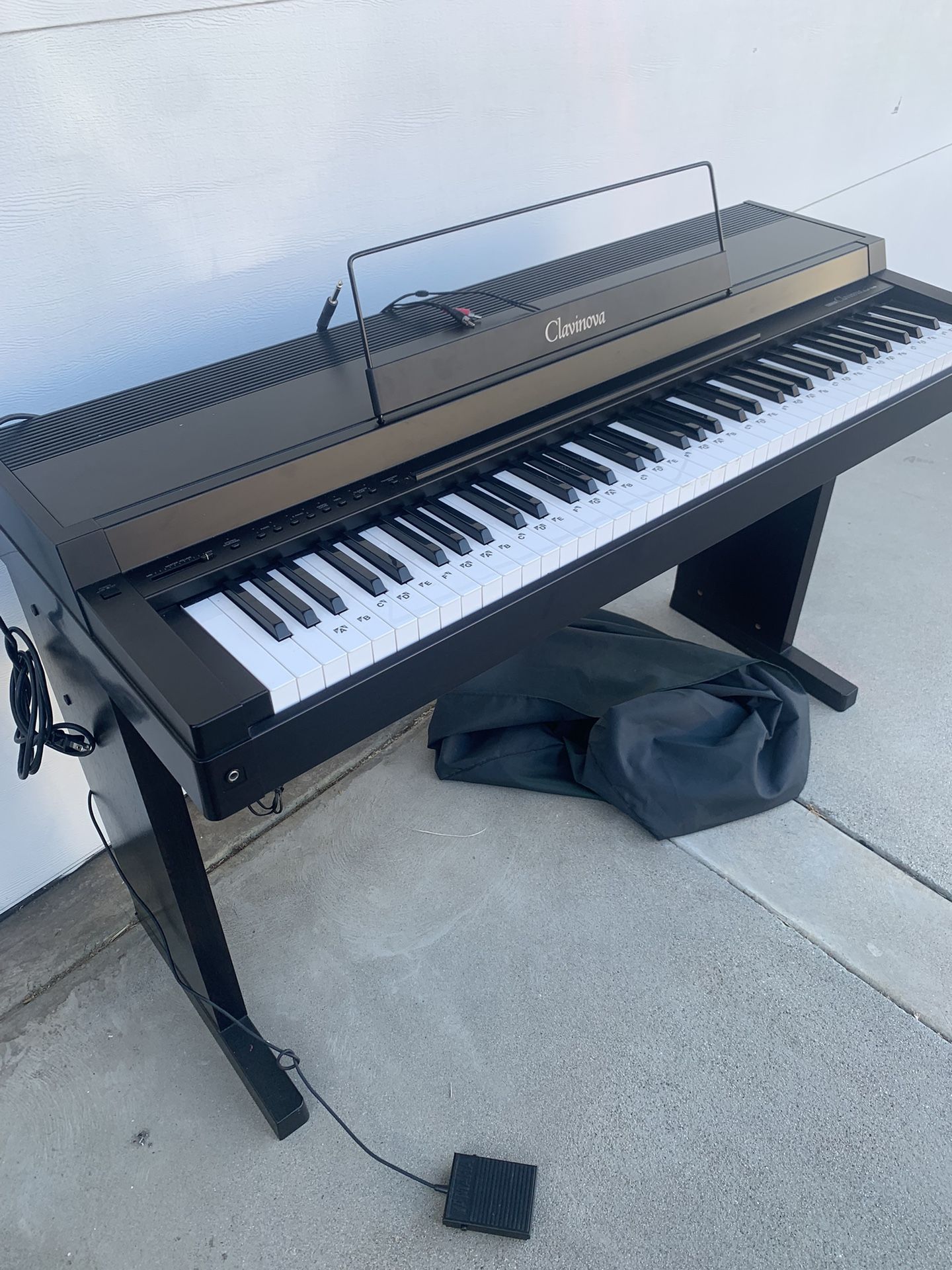 Yamaha Clavinova CLP-100