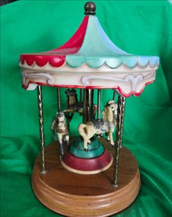 VINTAGE LARGE CAROUSEL HORSES MUSIC BOX- CERAMIC BRASS WOOD  WORKING
