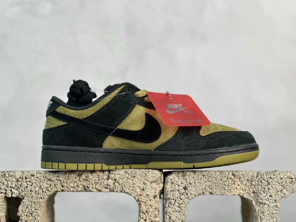 Supreme x N.ike Dunk SB Dunk Low