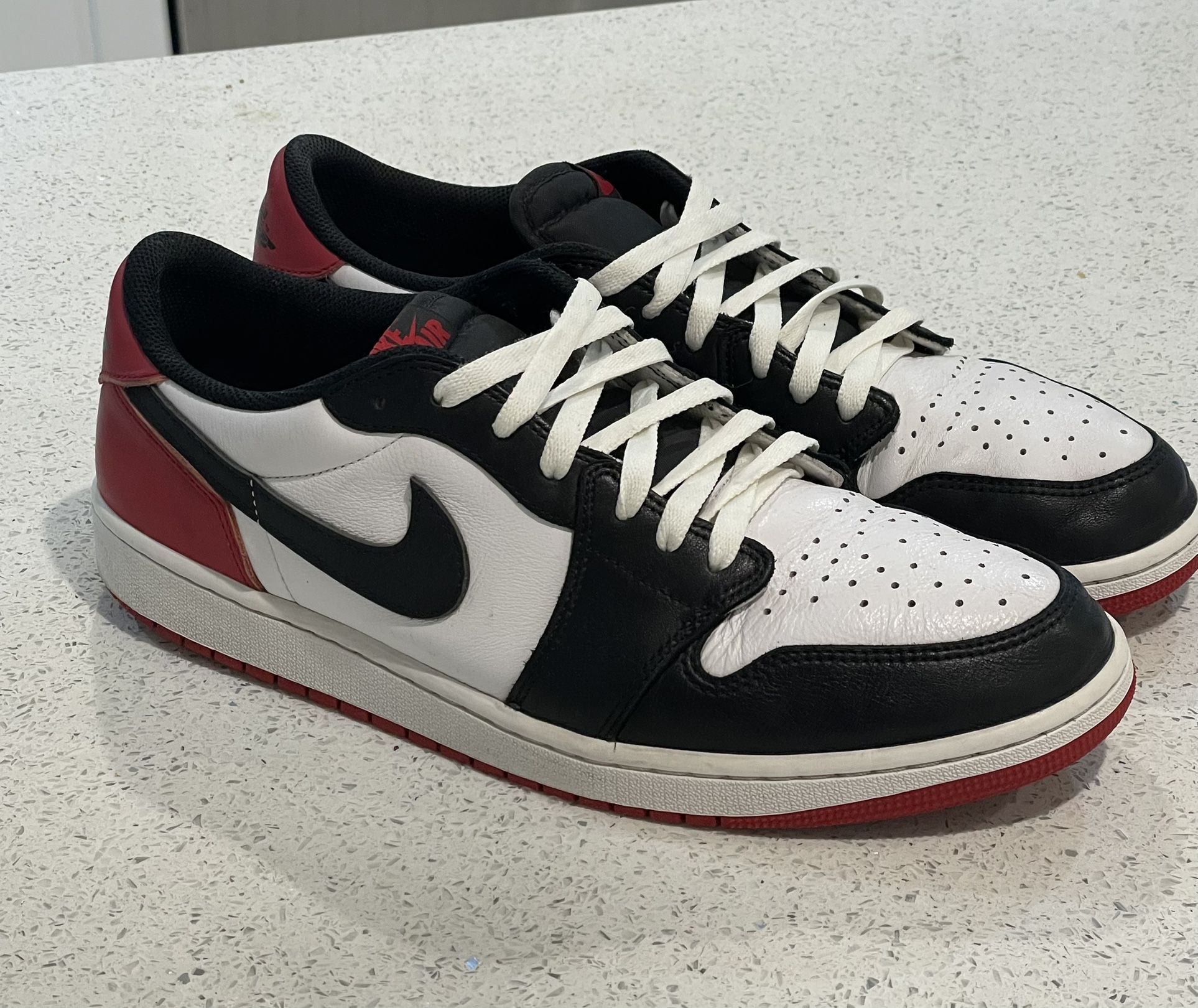 Jordan 1 Retro Low OG "Black Toe"