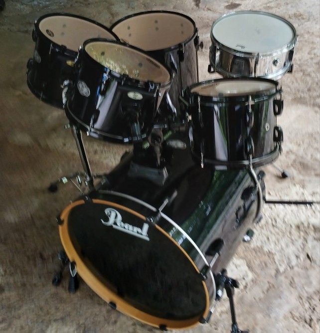 Like New Pearl 6 Piece Vision Series Drum Set