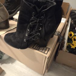 Black Boots Size 8 Suede