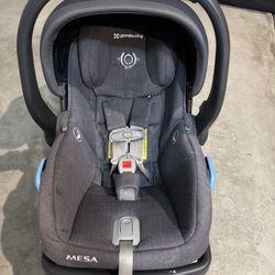 Uppababy Mesa Infant Car seat W/ 2 Bases 