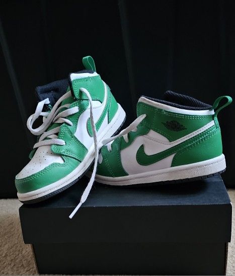 Boys Jordan Mid 1 (Size 10C)