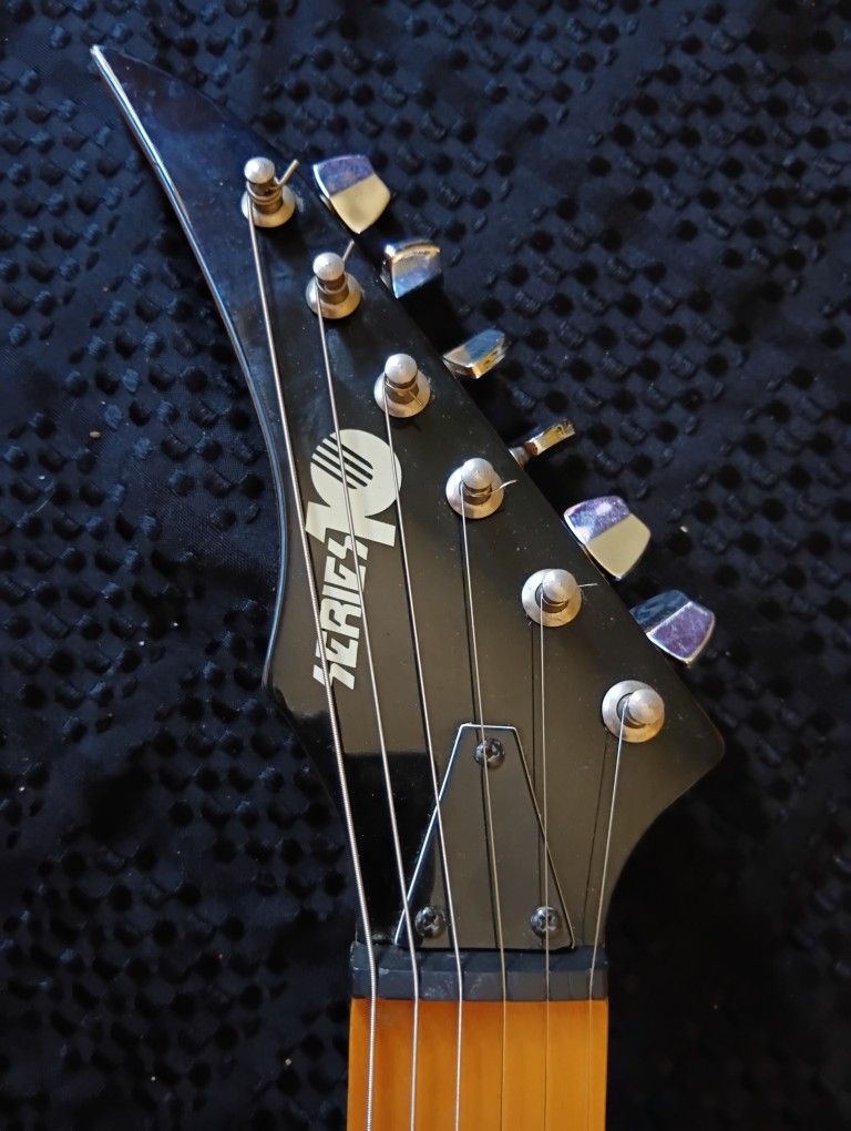 VINTAGE BENTLEY SERIES 10 ELECTRIC STRATACASTER GUITAR EXCELLENT CONDITION !!!