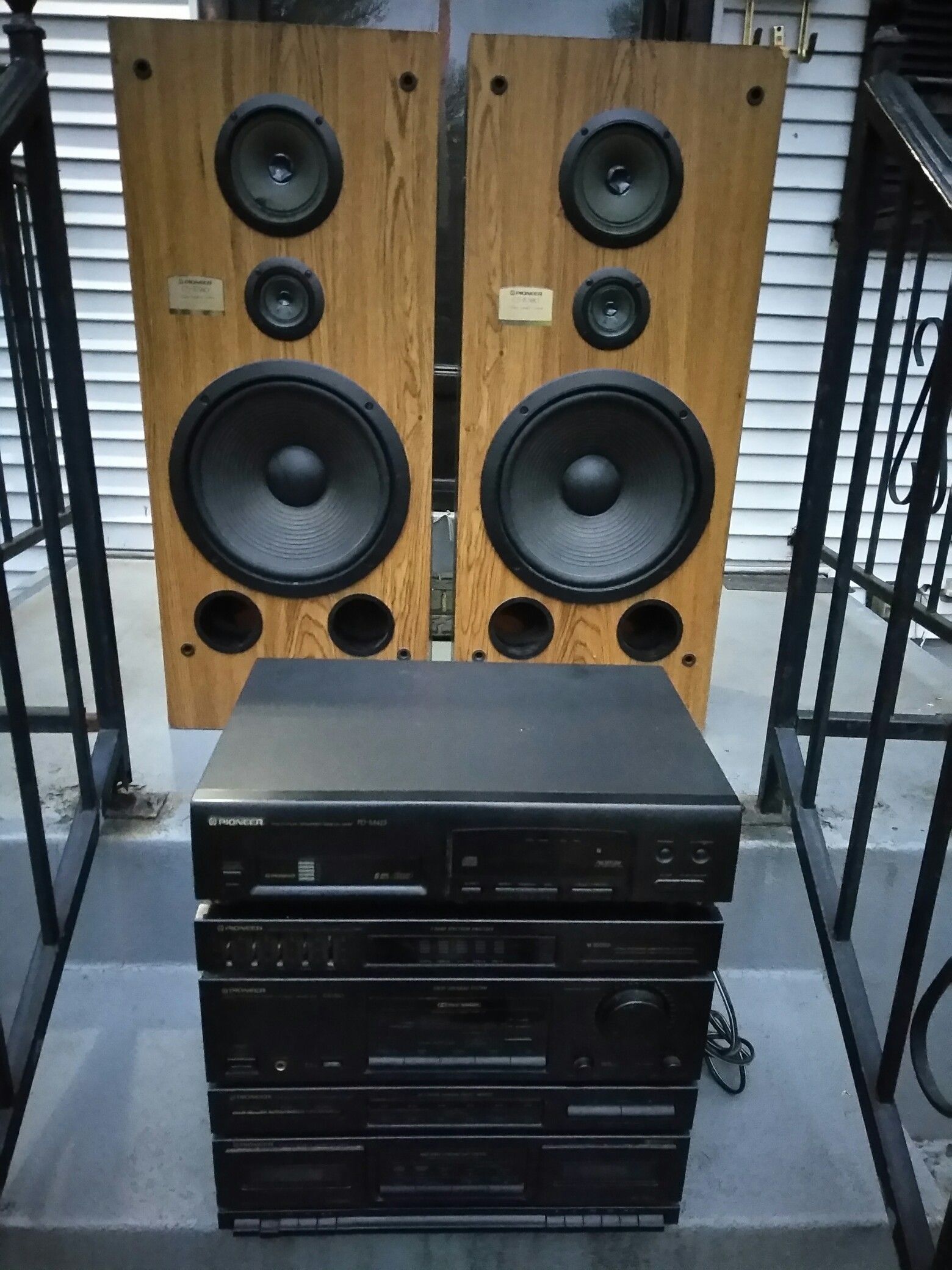 LARGE PIONEER STEREO SYSTEM. READ DETAILS