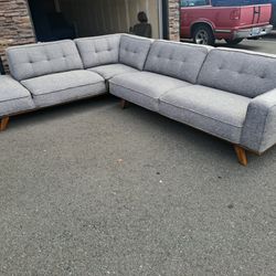 Nice Gray Sectional Couch In Good Condition  FREE DELIVERY 