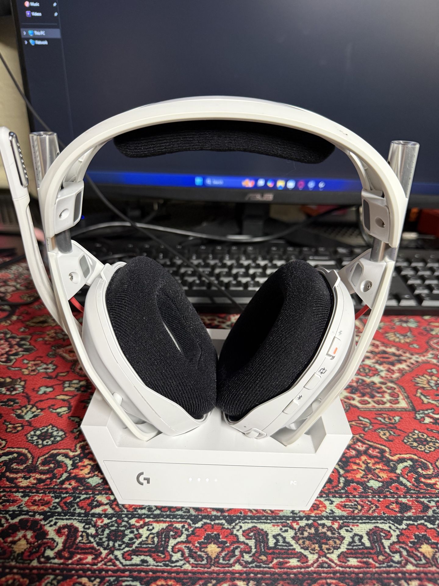 Astro A50 gen 4 wireless headset + charging base