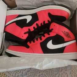 Air Jordan 1 MID