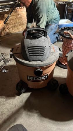 RIDGID Wet/Dry Shop Vacuum 2 of 2