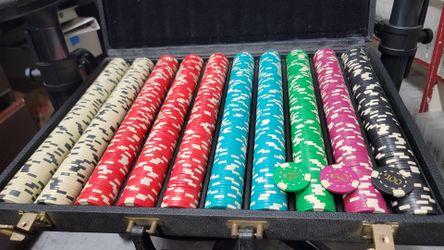 Maletin con fichas de casino