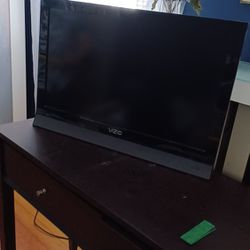 $30,    Vizio 26inch  Hardly Used With Remote