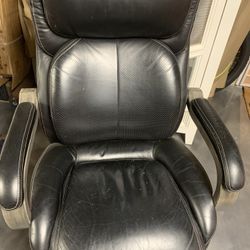 Used LA Z BOY Office Chair start Peeling Off But Still Can Be Usable 