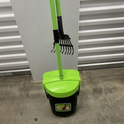 Pooper Scooper Swivel Bin & Rake