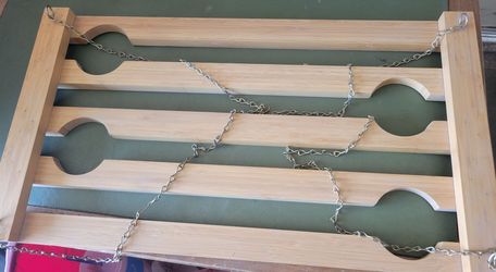 Stemmed glasses holder