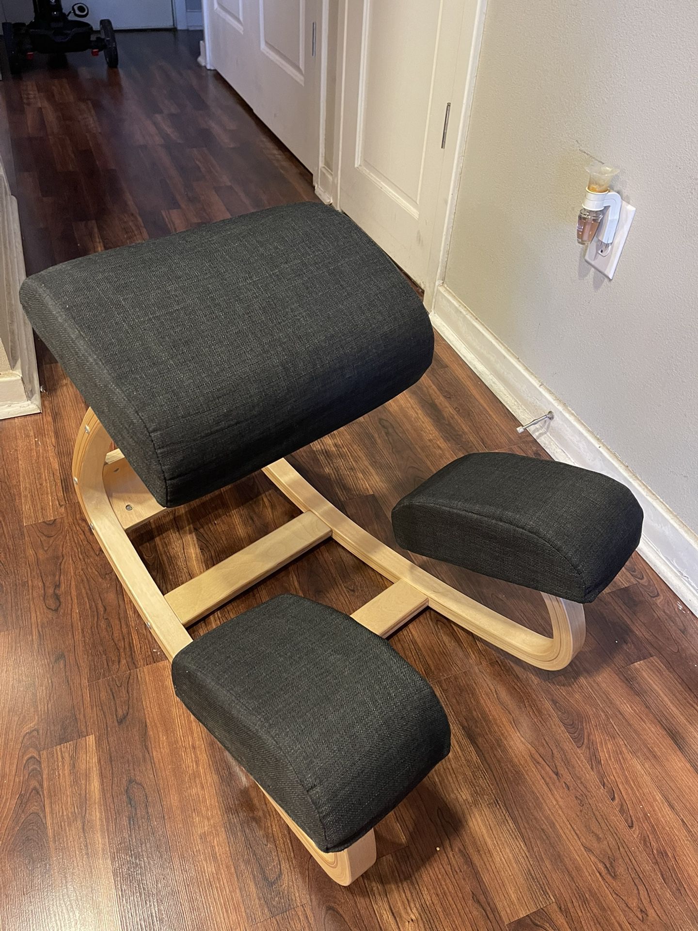 Ergonomic Kneeling Chair -SleekForm 