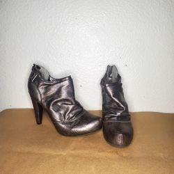 Guess Women’s Silver Ankle Heels Size 8