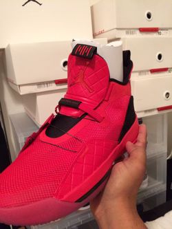 JORDAN XXXIII. SIZE 9.5/12