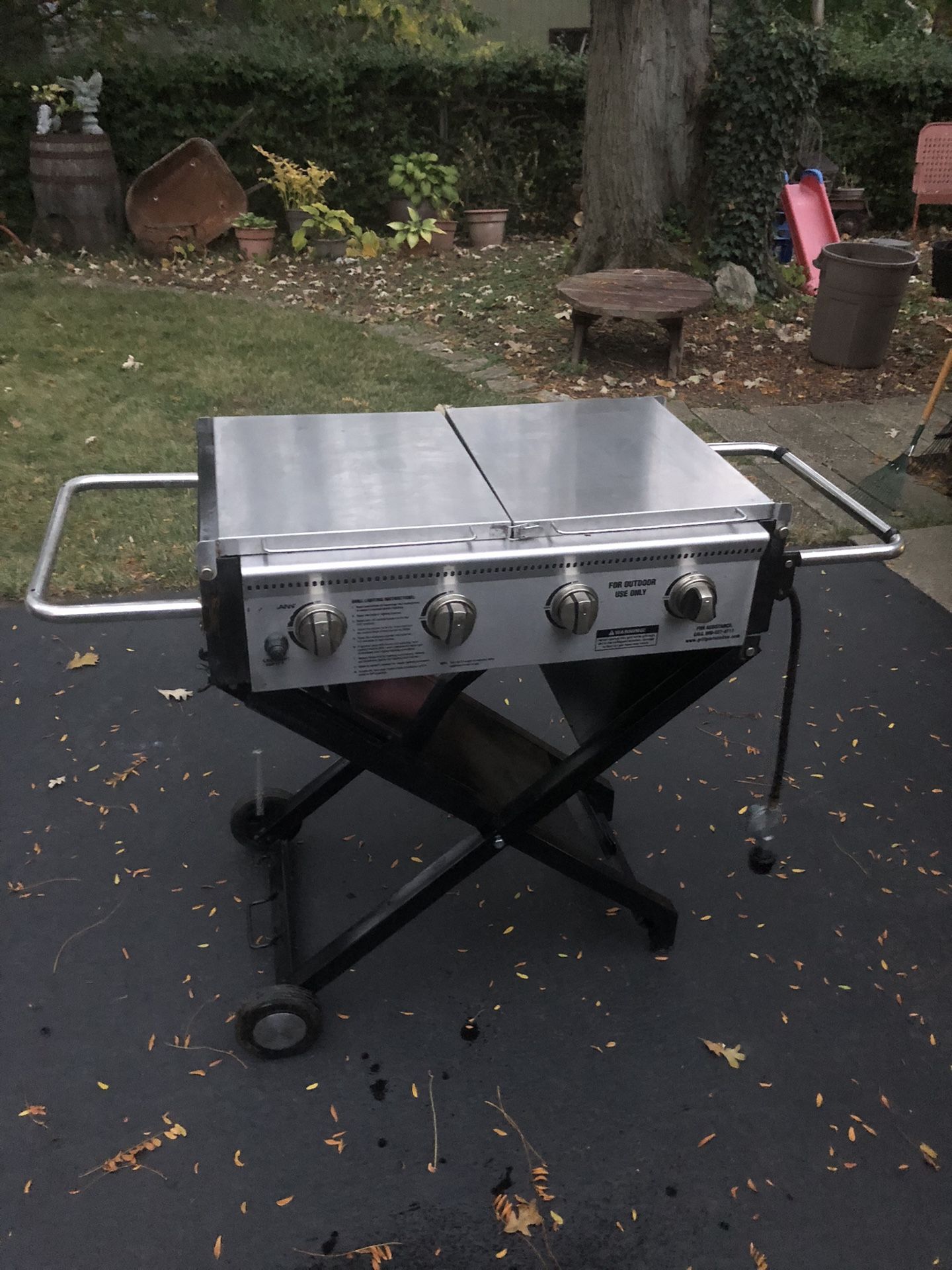  Collapsible Brickman four burner grill