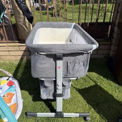 Rolling Baby Bassinet 