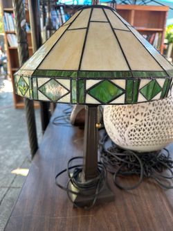 Tiffany-Style Stained Glass Table Lamp