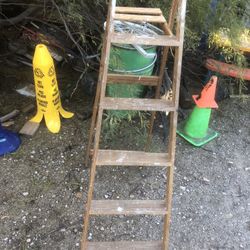 6 foot wooden step ladder