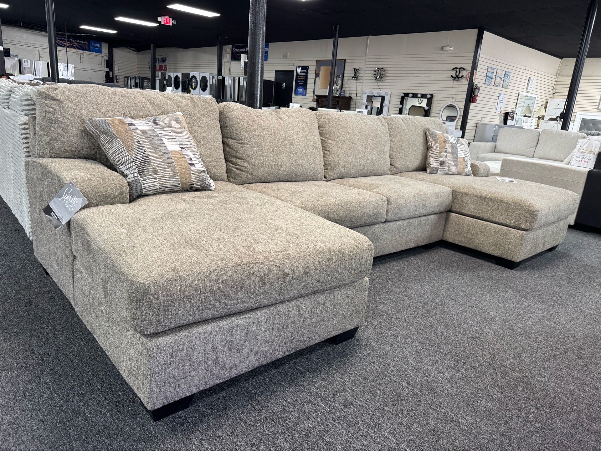 Double Chaise Sectional. 🚚WE DELIVER🚚