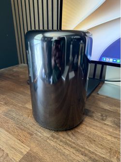 Mac Pro (trashcan)