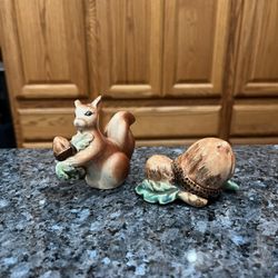 Vintage Ceramic Squirrel And Acorns Pair of Salt And Pepper Shakers. Size tallest 3 inches tall. Preowned good condition. Has been on display in a