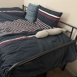 Day Bed - Black, Metal Frame, Twin size