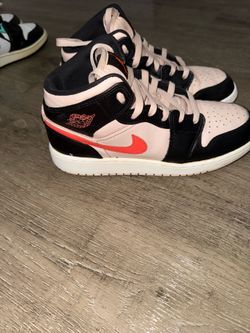 Air Jordan 1 Mid GS 'Black Pink Crimson'